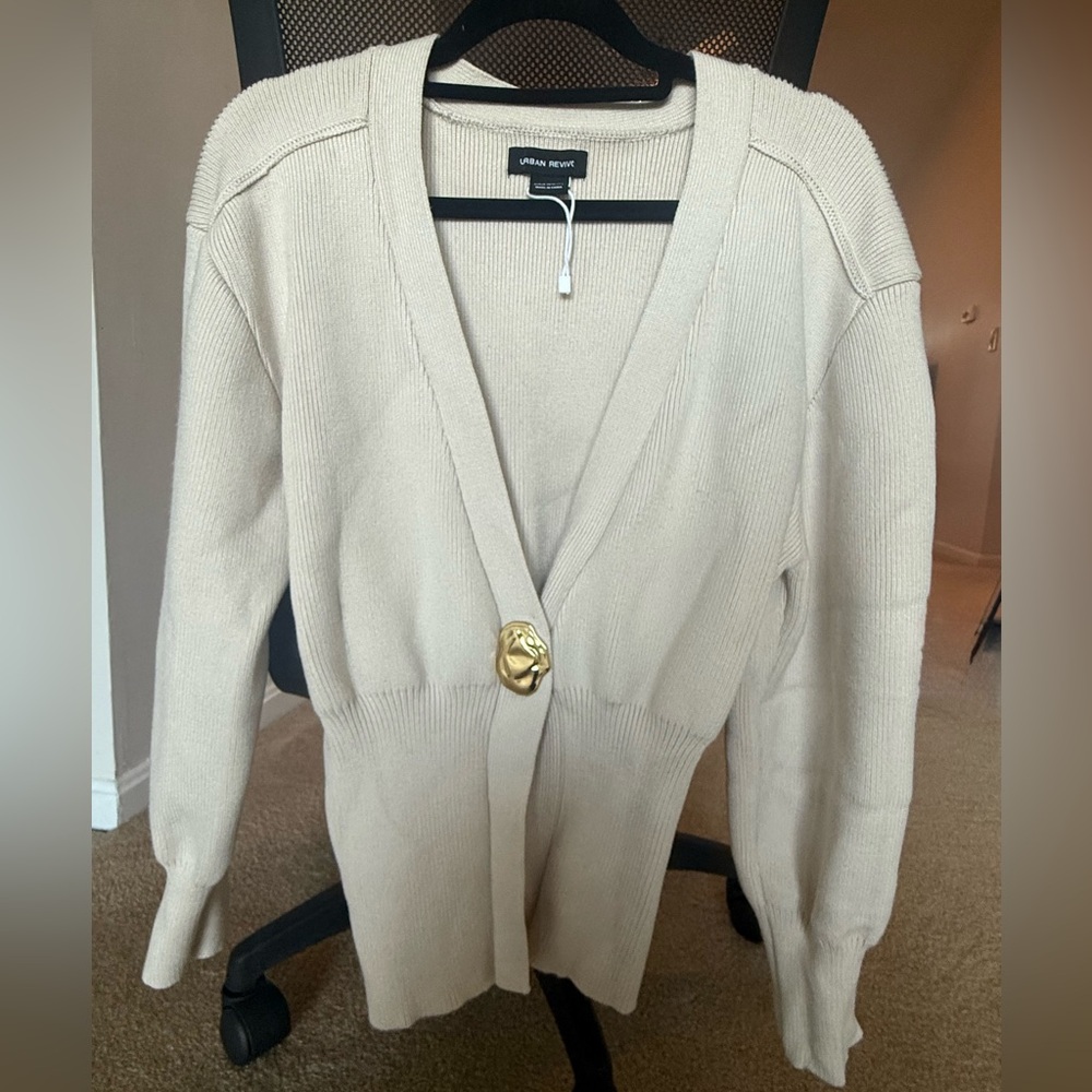 Urban Revivo Cream elegant structured V-Neck Sweater
